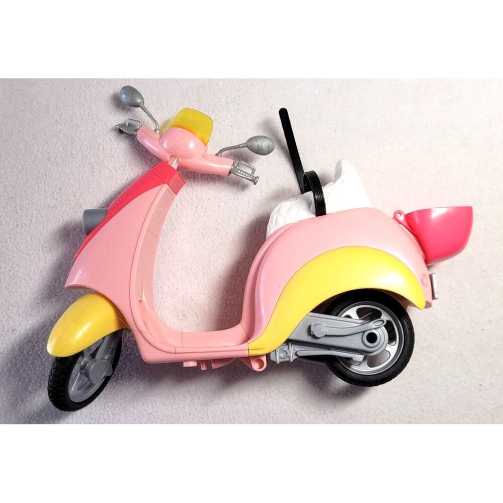 Barbie Malibu Avenue Glam Scooter Vespa Moped Pink & Yellow With Basket